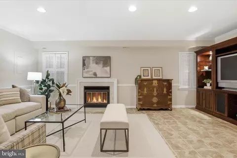 Living - 1496 Hampton Hill Cir, Mclean, VA 22101 photo 3 of 4