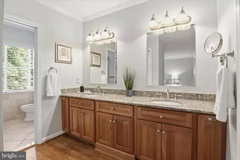 Bath - 1496 Hampton Hill Cir, Mclean, VA 22101 photo 4 of 6