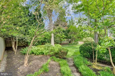Exterior - 1102 Clover Dr, Mclean, VA 22101 photo 16 of 16