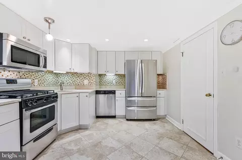 Kitchen - 1102 Clover Dr, Mclean, VA 22101 photo 5 of 6