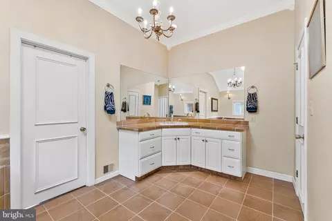 Bath - 1102 Clover Dr, Mclean, VA 22101 photo 3 of 10