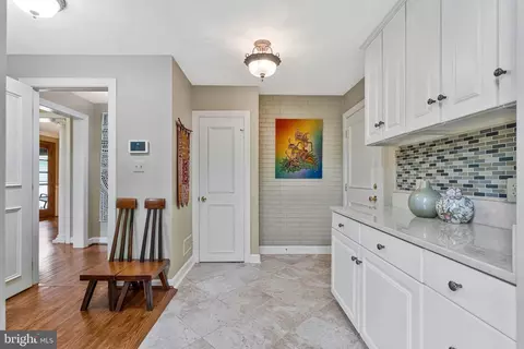 Entry Way - 1102 Clover Dr, Mclean, VA 22101 photo 5 of 8