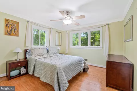 Bedroom - 1102 Clover Dr, Mclean, VA 22101 photo 7 of 14