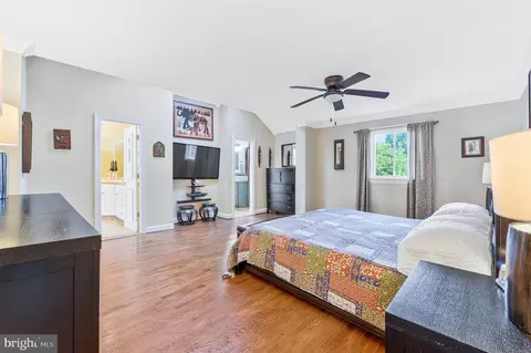 Bedroom - 1102 Clover Dr, Mclean, VA 22101 photo 3 of 14