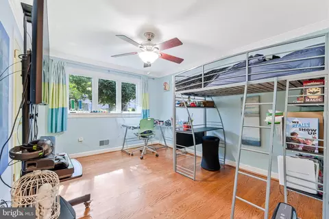 Bedroom - 1102 Clover Dr, Mclean, VA 22101 photo 5 of 14