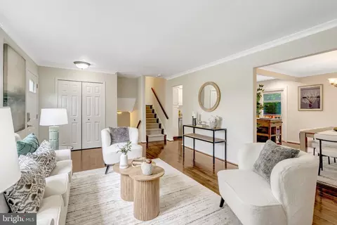 8304 Lindside Way, Springfield, VA 22153
