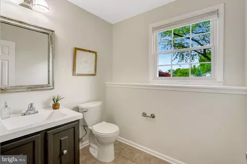 Bath - 8304 Lindside Way, Springfield, VA 22153 photo 2 of 2
