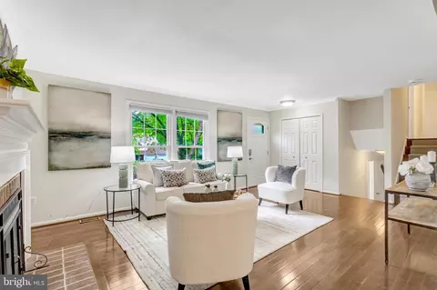 8304 Lindside Way, Springfield, VA 22153
