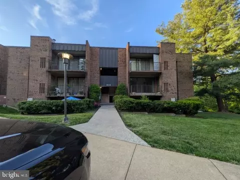 7811 Dassett Ct #204, Annandale, VA 22003