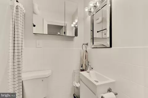 Bath - 11170 Forest Edge Dr, Reston, VA 20190 photo 5 of 6
