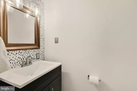 Bath - 11170 Forest Edge Dr, Reston, VA 20190 photo 1 of 6