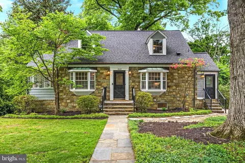 2828 Cleave Dr, Falls Church, VA 22042