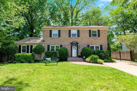 7810 Hayfield Rd, Alexandria, VA 22315