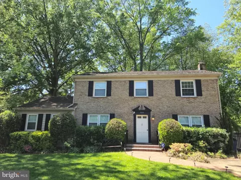 7810 Hayfield Rd, Alexandria, VA 22315