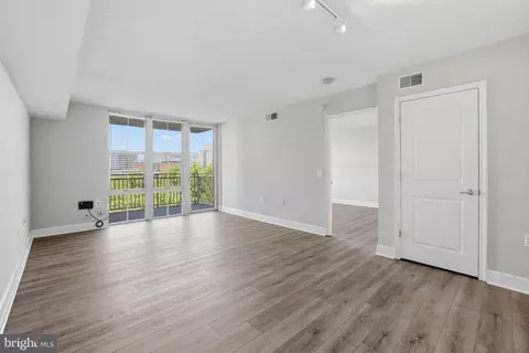 Living - 11800 Sunset Hills Rd #910, Reston, VA 20190 photo 3 of 7