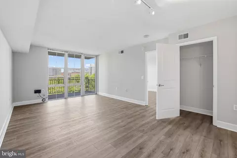 Living - 11800 Sunset Hills Rd #910, Reston, VA 20190 photo 2 of 7