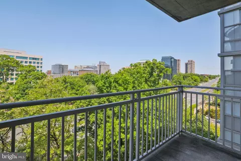 Exterior - 11800 Sunset Hills Rd #910, Reston, VA 20190 photo 1 of 6