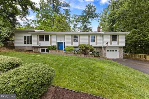 5610 Shade Tree Ln, Alexandria, VA 22310