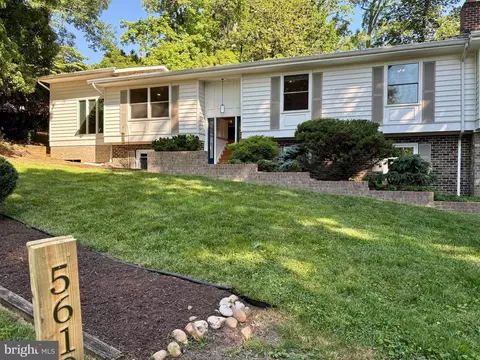 5610 Shade Tree Ln, Alexandria, VA 22310