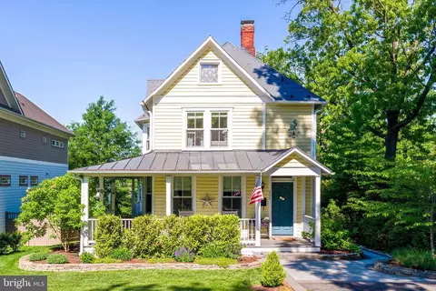 805 Monroe St, Herndon, VA 20170