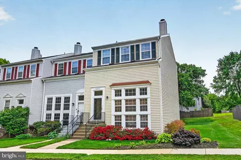 3341 Oakshade Ct, Fairfax, VA 22033