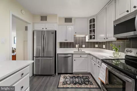Kitchen - 1800 Old Meadow Rd #903, Mclean, VA 22102 photo 1 of 2