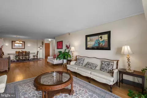 Living - 1800 Old Meadow Rd #903, Mclean, VA 22102 photo 2 of 5