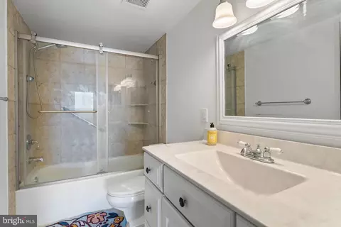 Bath - 1800 Old Meadow Rd #903, Mclean, VA 22102 photo 1 of 2