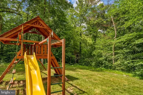Exterior - 8044 Winding Way Ct, Springfield, VA 22153 photo 11 of 15