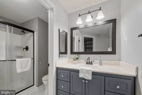 Bath - 8044 Winding Way Ct, Springfield, VA 22153 photo 2 of 4
