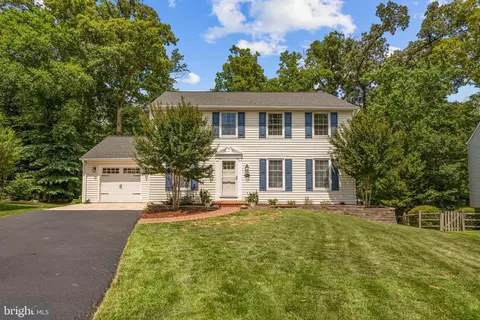 8044 Winding Way Ct, Springfield, VA 22153