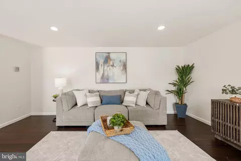 Living - 8044 Winding Way Ct, Springfield, VA 22153 photo 7 of 9