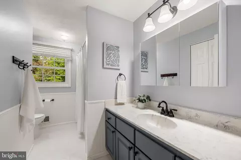 Bath - 8044 Winding Way Ct, Springfield, VA 22153 photo 4 of 4