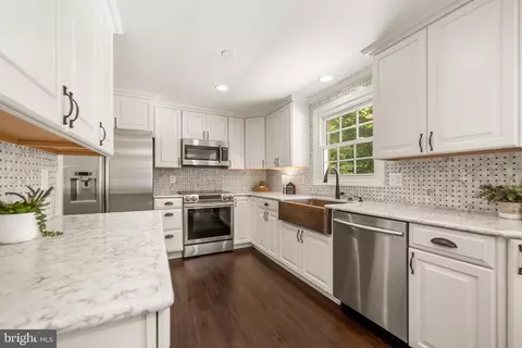 Kitchen - 8044 Winding Way Ct, Springfield, VA 22153 photo 3 of 4