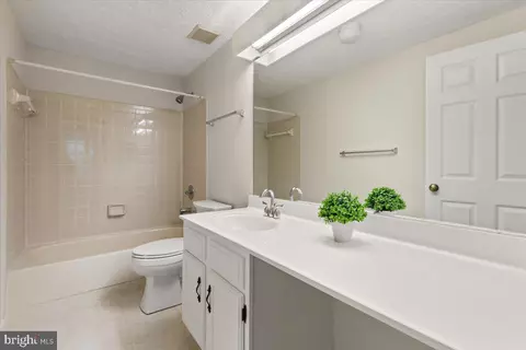 Bath - 7805 Roundabout Way, Springfield, VA 22153 photo 4 of 4