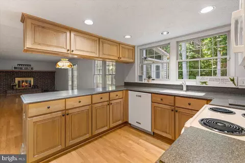 Kitchen - 7805 Roundabout Way, Springfield, VA 22153 photo 4 of 4