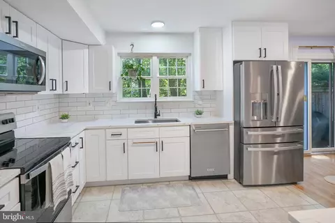 10103 Sassafras Woods Ct, Burke, VA 22015