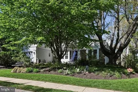 10924 Adare Dr, Fairfax, VA 22032