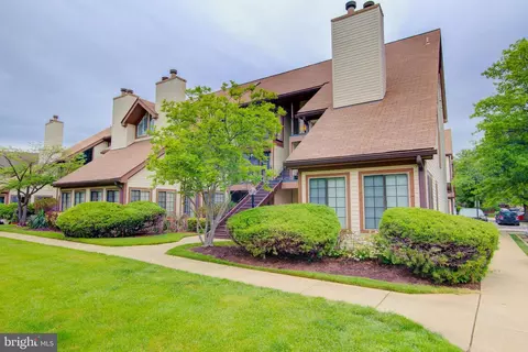 6006 Curtier Dr #D, Alexandria, VA 22310
