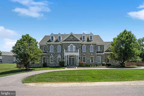 9311 Occoquan Overlook Dr, Lorton, VA 22079