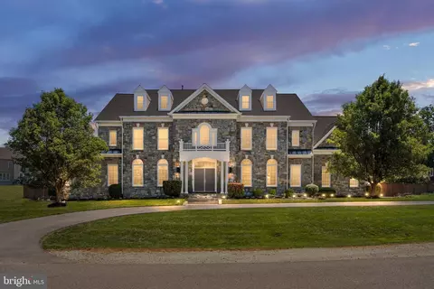 9311 Occoquan Overlook Dr, Lorton, VA 22079
