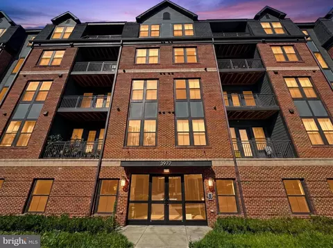 3927 Fair Ridge Dr #201, Fairfax, VA 22033