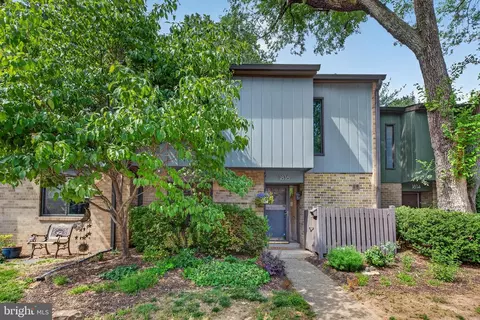 1816 Ivy Oak Sq #47, Reston, VA 20190