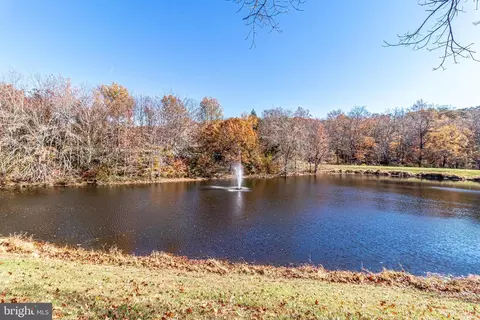 View/Area - 7628 Gralnick Pl, Springfield, VA 22153 photo 2 of 4