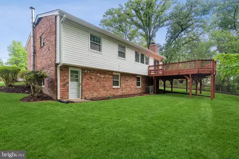 Exterior - 6705 Jerome St, Springfield, VA 22150 photo 6 of 7