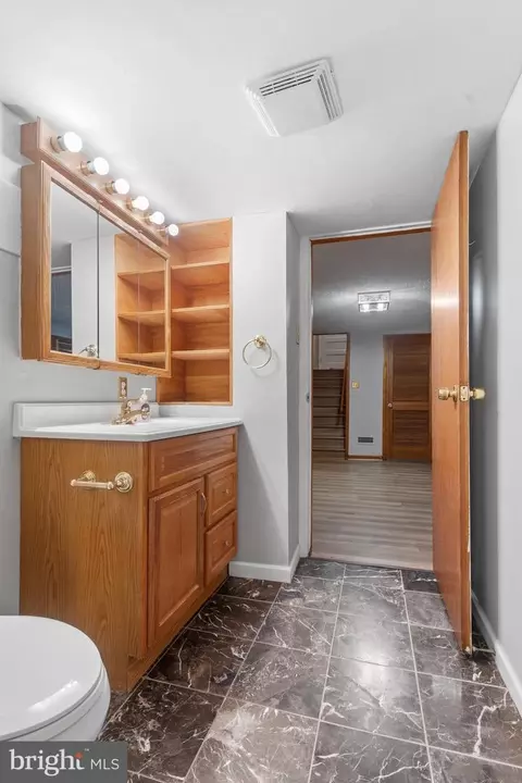 Bath - 6705 Jerome St, Springfield, VA 22150 photo 4 of 4