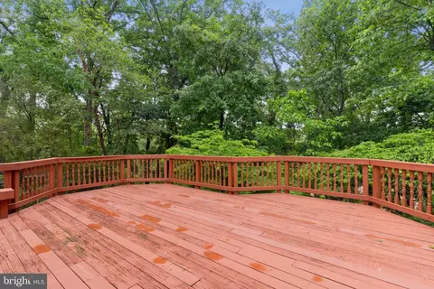 Exterior - 6705 Jerome St, Springfield, VA 22150 photo 3 of 7