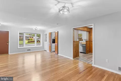 Living - 6705 Jerome St, Springfield, VA 22150 photo 3 of 6