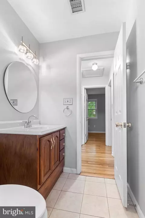 Bath - 6705 Jerome St, Springfield, VA 22150 photo 2 of 4