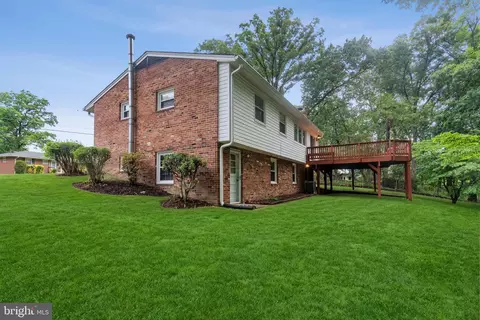 Exterior - 6705 Jerome St, Springfield, VA 22150 photo 5 of 7